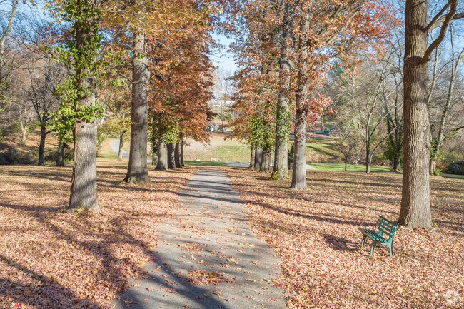 Dellwood City Park, located in the heart of Dellwood, offers a wide range of amenities.