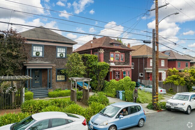 Elmwood is known for its collection of well-preserved shingle homes.