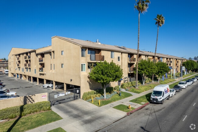 Northridge Gardens Apartments, Northridge, CA 91325 - photo 3