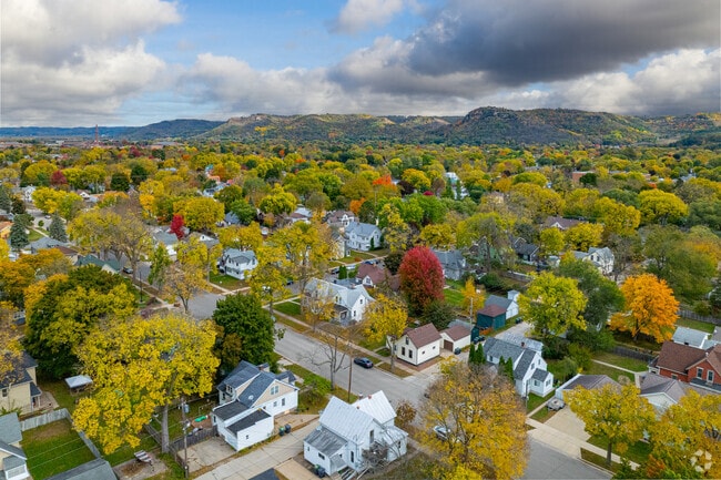 Weigent-Hogan offers beautiful bluff views and proximity to downtown La Crosse.
