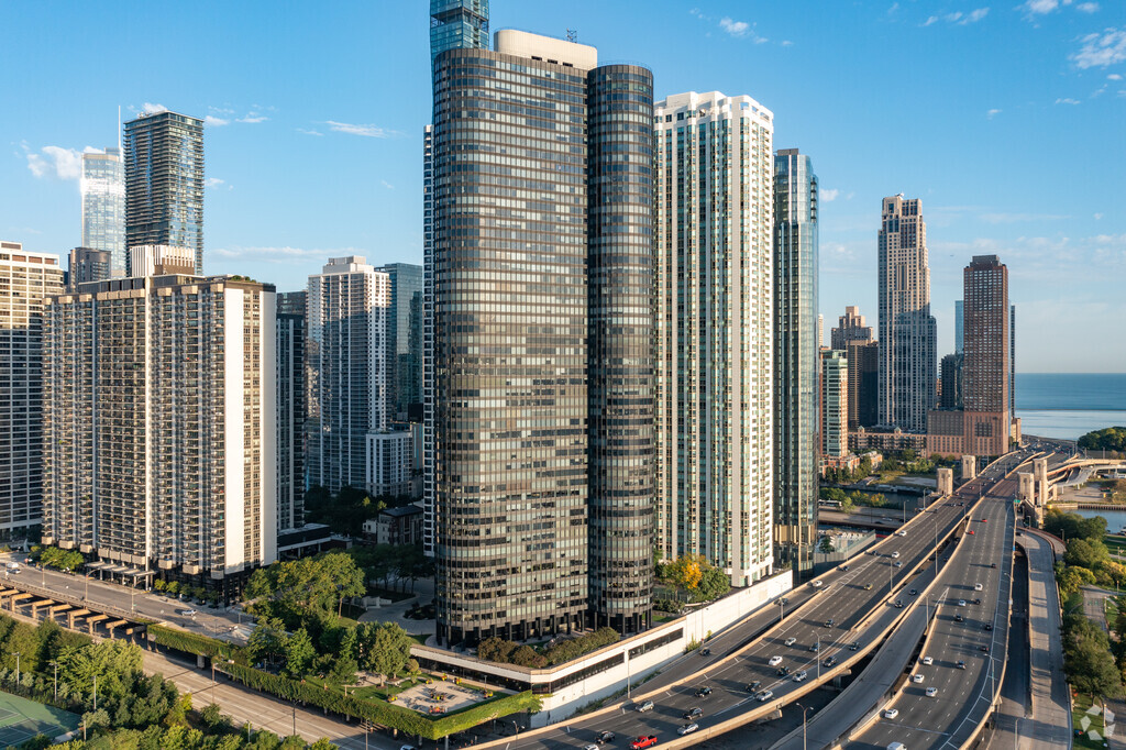 About Harbor Point Tower, Chicago IL | HOAs, Reviews, Amenities - Homes.com