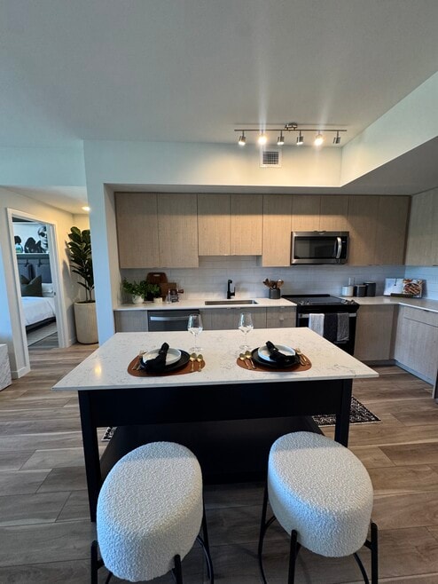 2460 NE 188th St unit 522, Miami, FL 33180 - photo 1