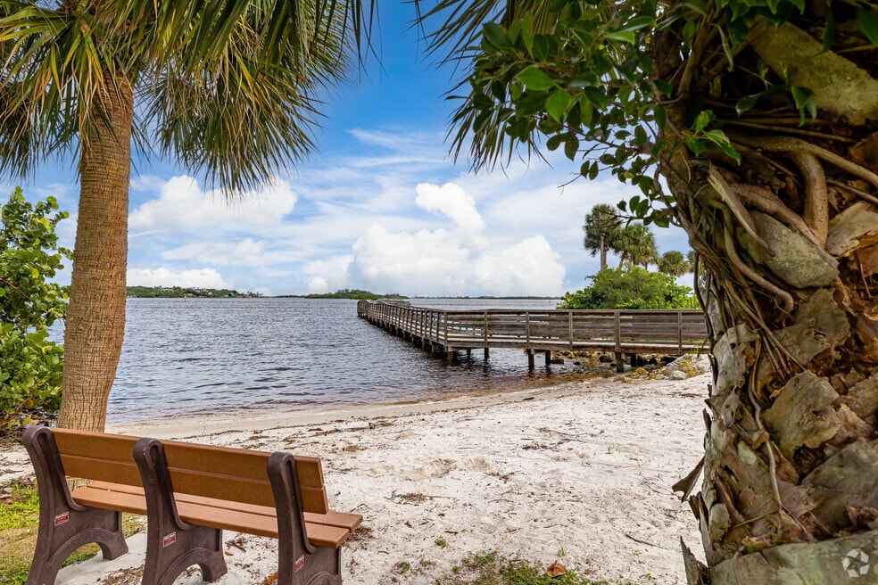 Yacht and Country Club