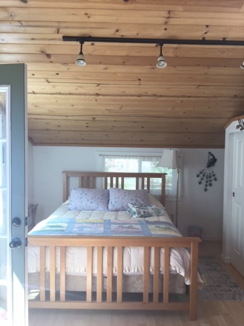 upper level queen bed