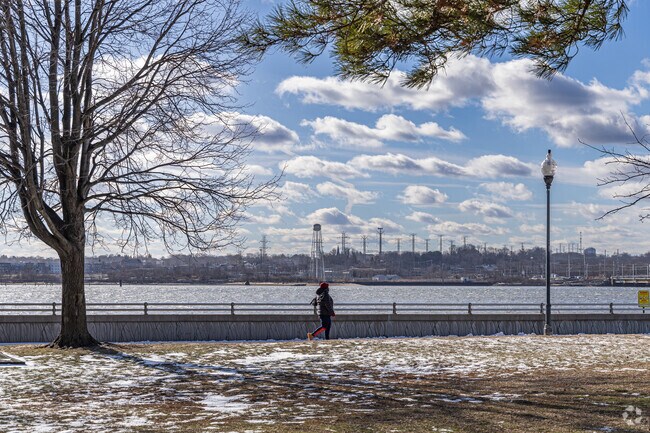 Sadowski Parkway Waterfront Park: where a sandy beach and stunning views meet just south of downtown.