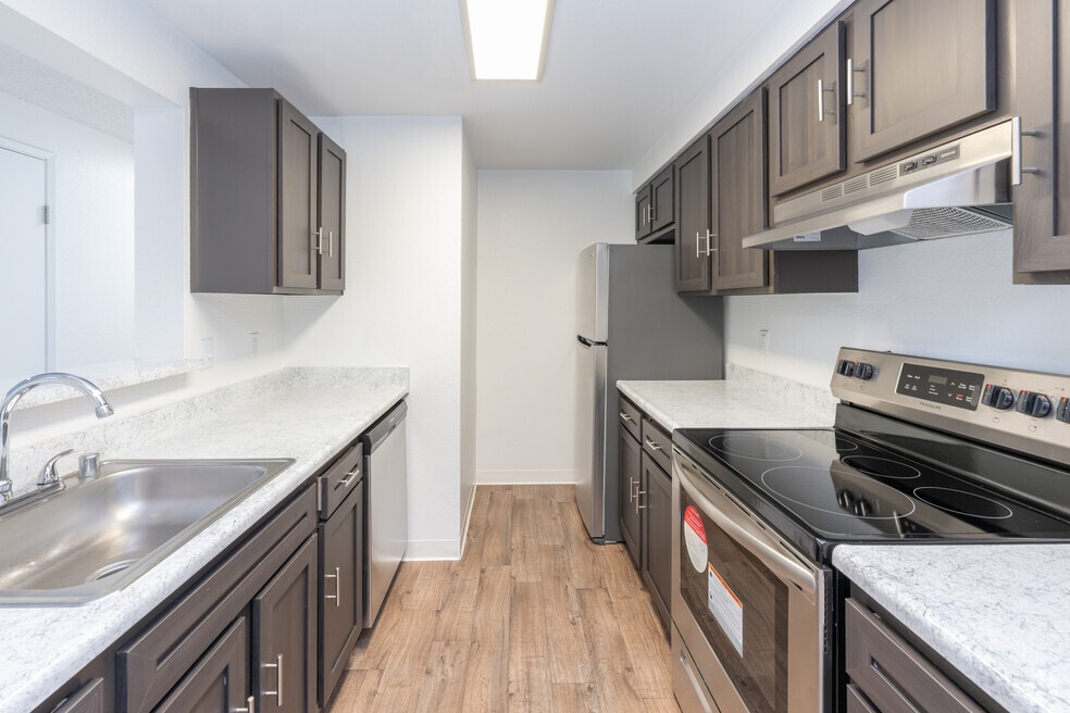 Garden Pointe, Seattle, WA 98146 - photo 1