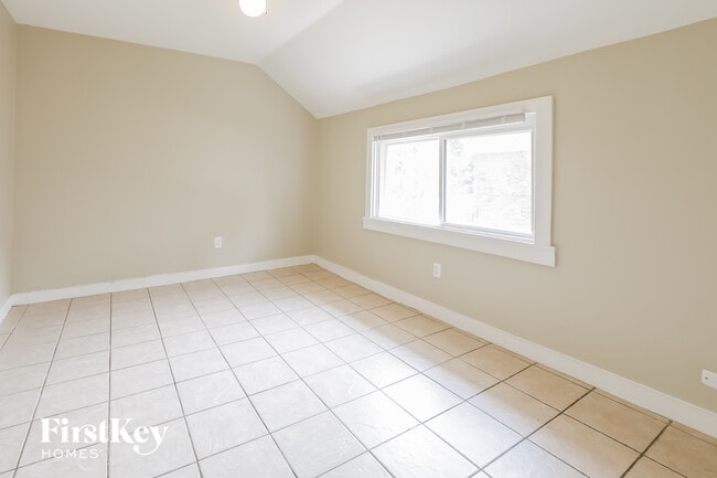 838 Prescott St, Waukegan, IL 60085 - photo 3