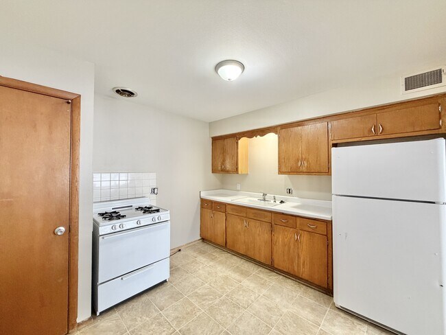 1320 N Randall Ave unit 4, Janesville, WI 53545 - photo 7
