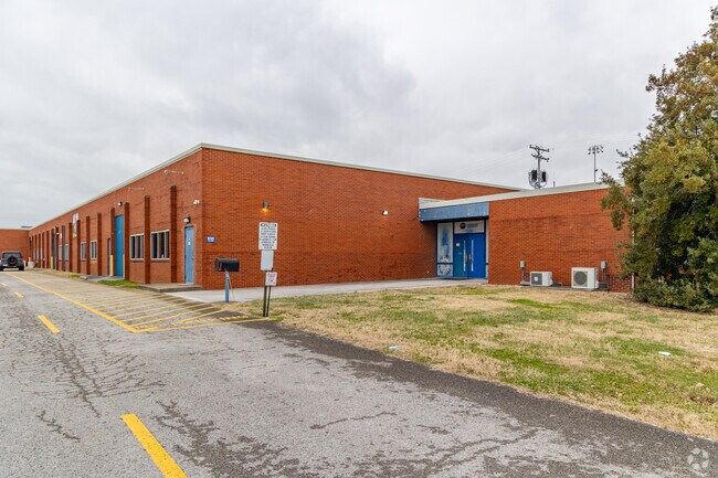 Gateway Academy of Technology and Innovation is a technical center in Hopkinsville.