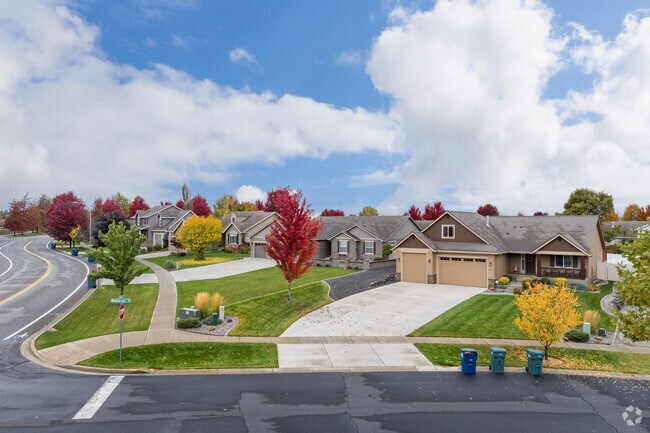 Planned communities are common within the North Prairie neighborhood.