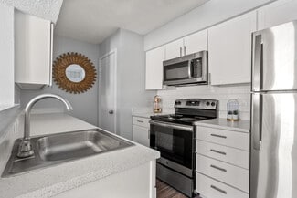 1802 Wimbledon Oaks Ln, Arlington, TX 76017