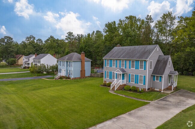 Colonial Homes make up most of the landscape at Derbycreek.