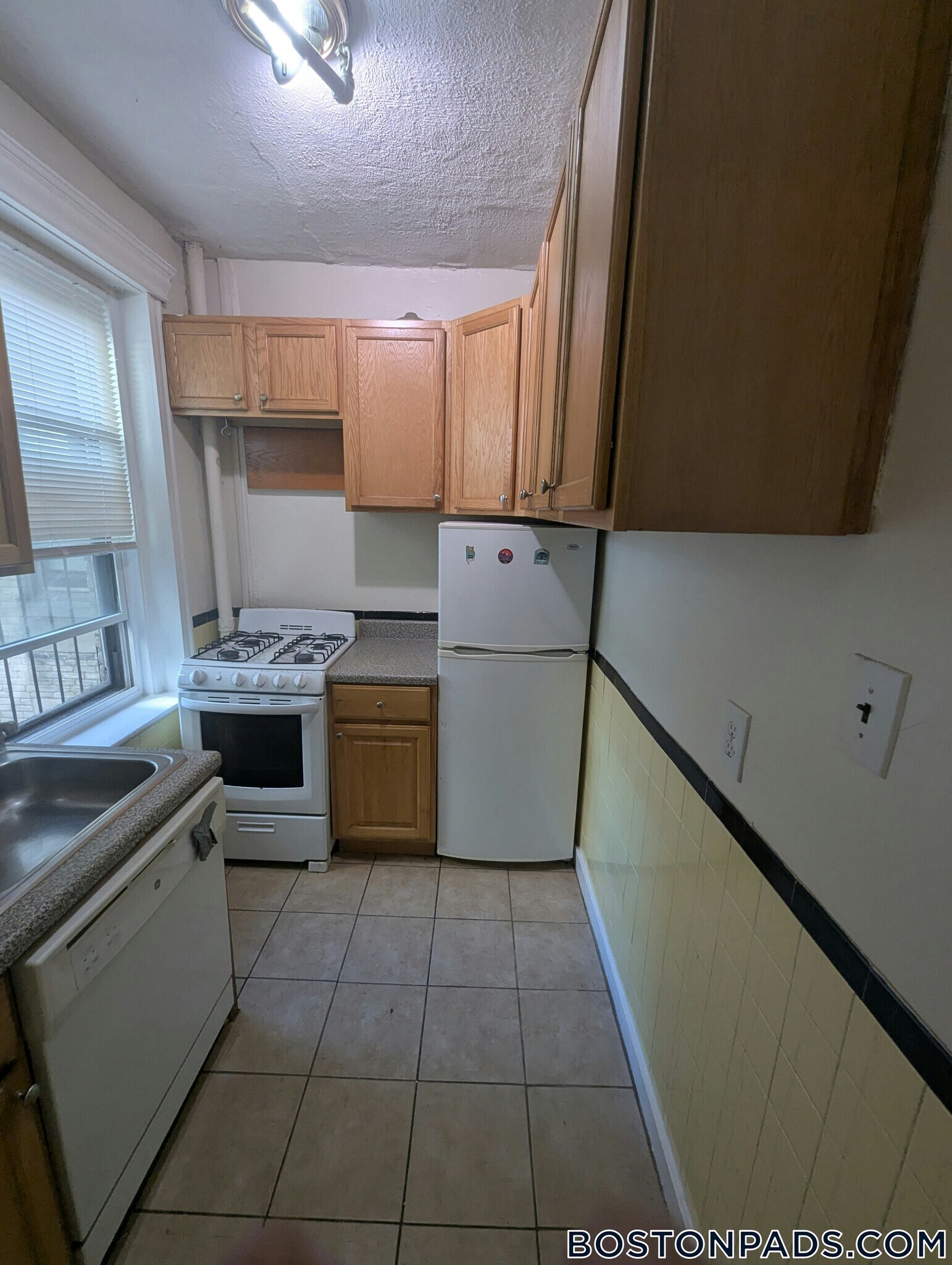 360 Riverway unit 17, Boston, MA 02115 - photo 1