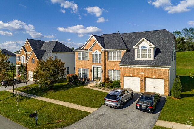 Larger single-family homes in Fairland range from $600k to $800k.