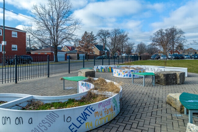 Barton Elementary School is located in Chicago, IL.