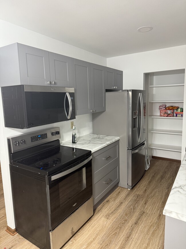 W170N11545 Armada Dr unit Armada, Germantown, WI 53022 - photo 2