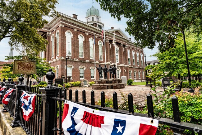 A veterans' memorial stands beside the Warren County Courthouse in Bowling Green.