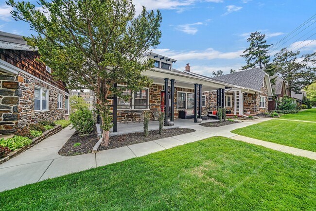 Front- Walkway to unit 2 entrance @ side