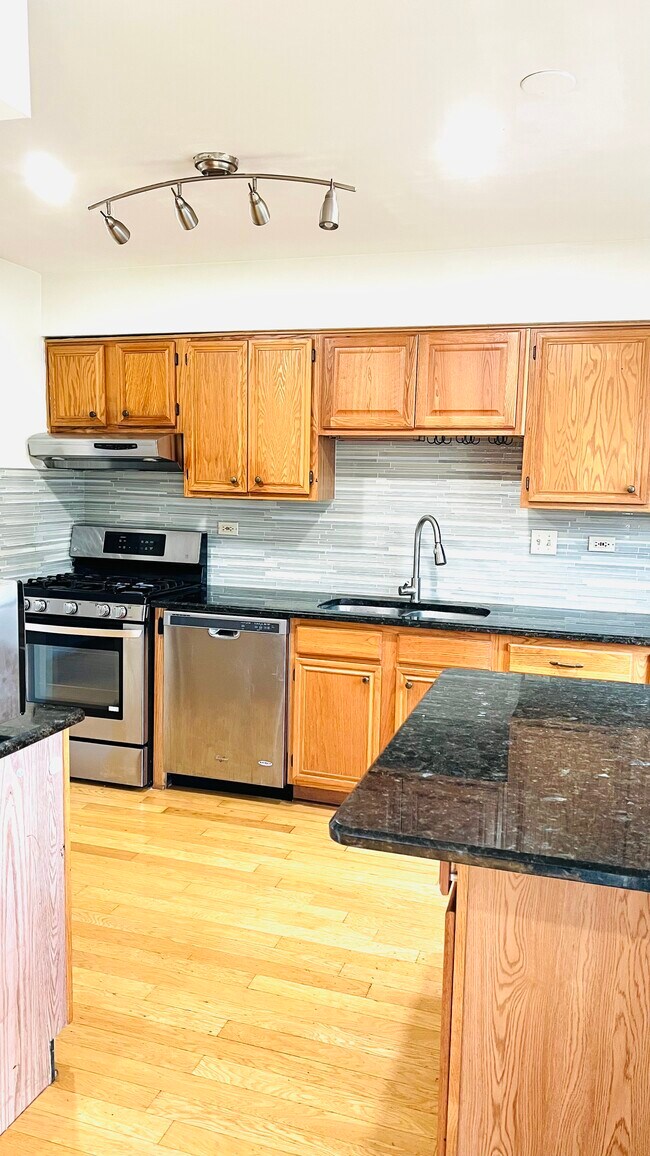 722 E Whispering Oaks Dr, Palatine, IL 60074 - photo 7