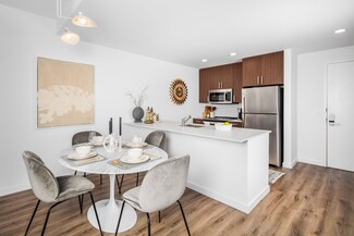 2 S Willow St, Montclair, NJ 07042