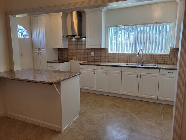 7315 Wilcox Ave, Bell Gardens, CA 90201 - photo 2