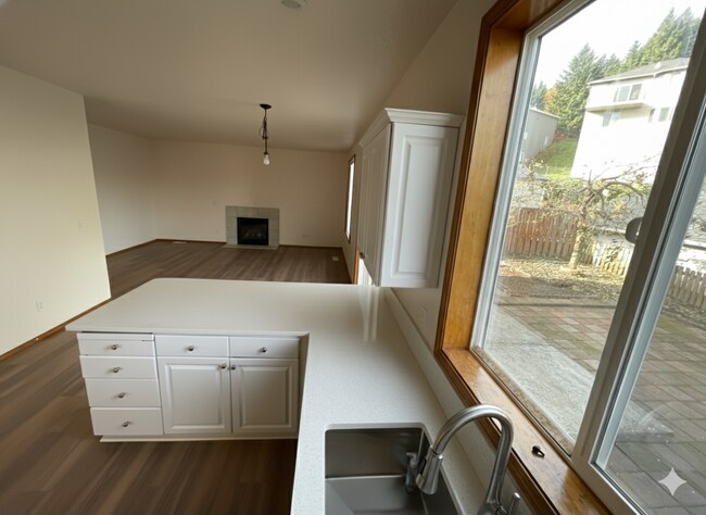 3437 SW 2nd St, Gresham, OR 97030 - photo 6