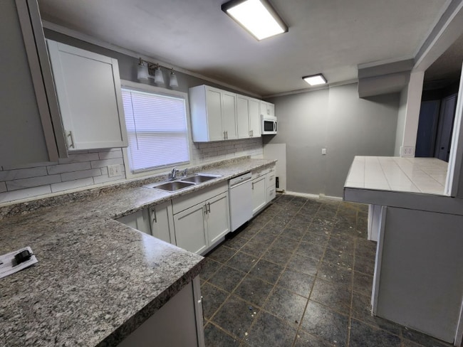 16905 10th Ave N, East Moline, IL 61244 - photo 2