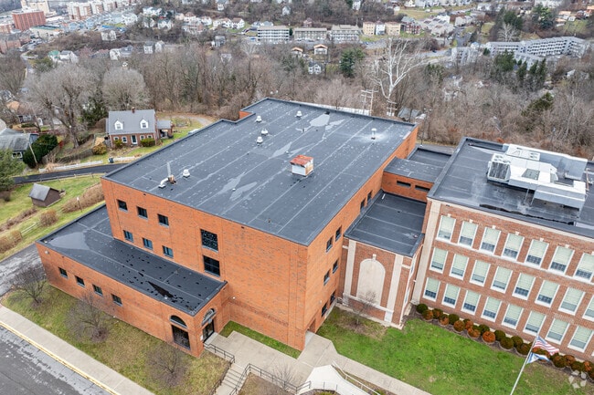 According to test scores 52% of Mountaineer Middle School students are proficient in math.