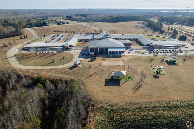 The back view of Fairforest Elementary School