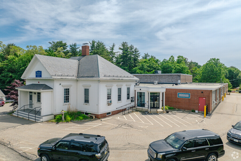 Newfields Elementary School has an extensive academic program for students.