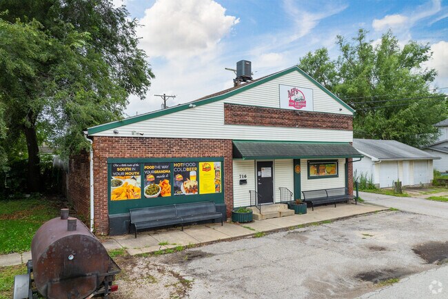 MJ's Fish and Chicken Express is a local favorite for residents of Enos Park.