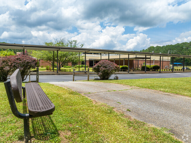 Braelinn Elementary School has a walking trail that leads up to the school.