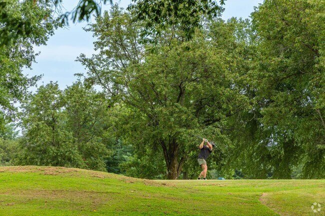 Golfers in Holly Point can play at Eastland Golf Course a few miles South of the neighborhood.