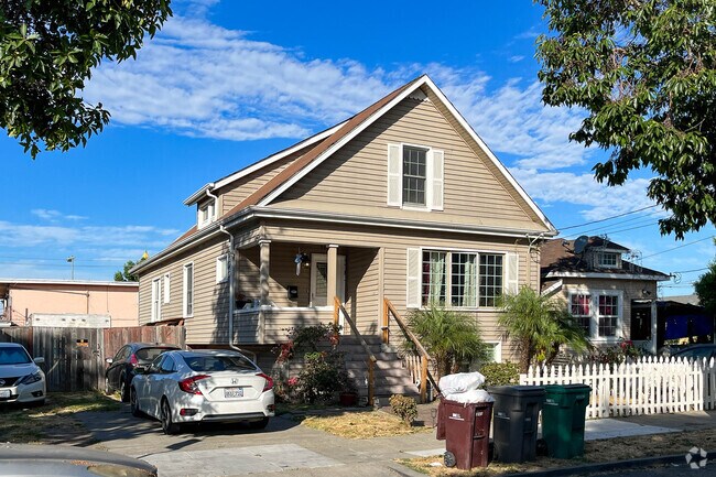 Most Craftsman homes in Seminary were built in the early 1900s.