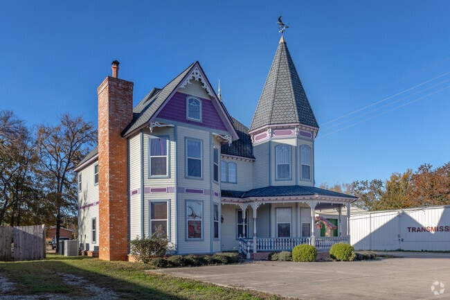 Much of Magnolia's local retailers occupy the 1940s homes along Magnolia Boulevard.