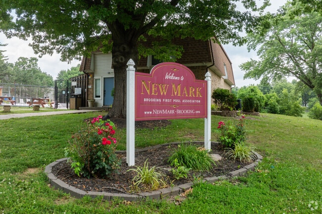 New Mark Pool Association delivers fun for the whole community.