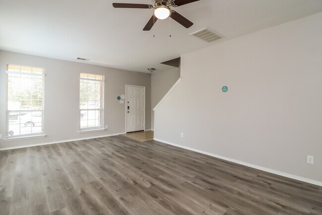 1025 Maidenhair Ln, Crowley, TX 76036 - photo 4