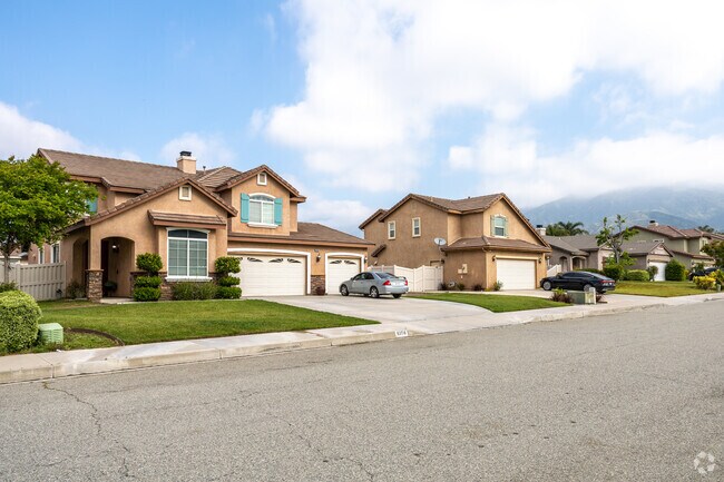 You will find many multi-story homes in the suburbs of Verdemont.