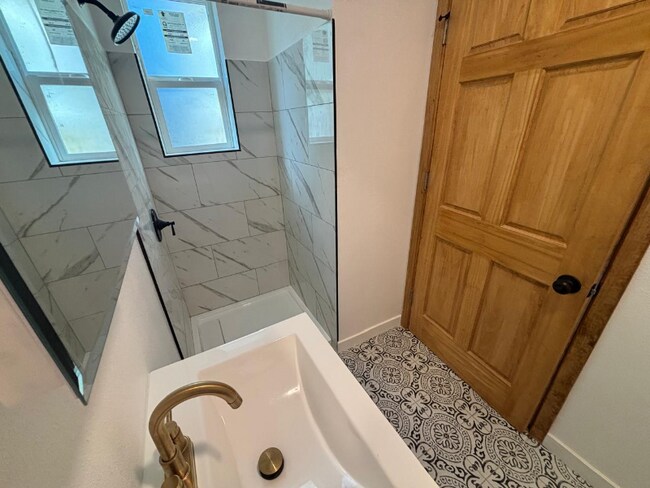 1628 W 24th St, Los Angeles, CA 90007 - photo 4