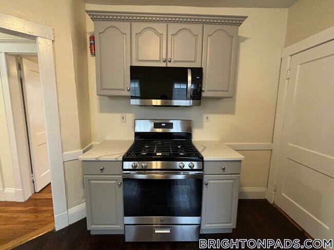 44 Fairbanks St unit 3, Brighton, MA 02135 - photo 6