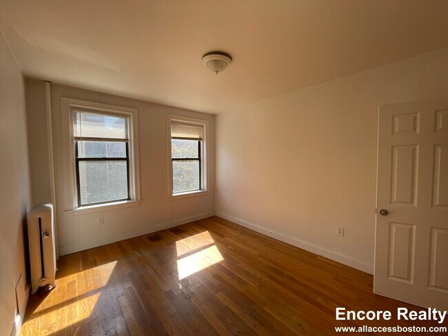 108 Peterborough St unit 108-8, Boston, MA 02215 - photo 6