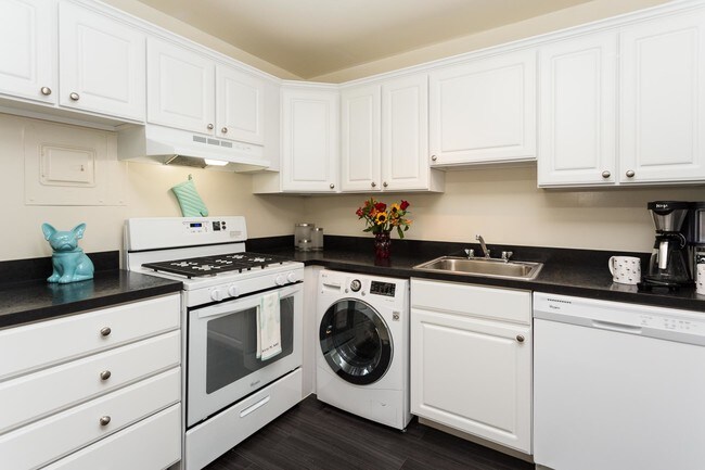 Cross Creek, Laurel, MD 20707 - photo 2