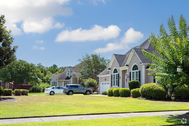 The Tanglewood neighborhood is centrally located in Wilmington, NC.