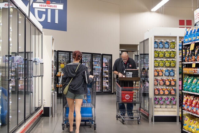 Cash Wise provides quality service, fresh produce and friendly staff.