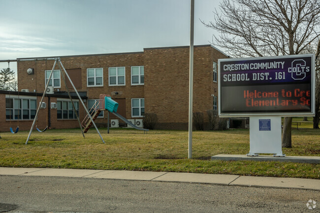 Creston Elementary School is located near Rochelle.