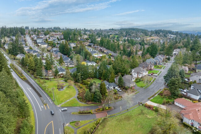 Barrington Heights sits along Salamo Road providing quick access to the Lake Oswego area