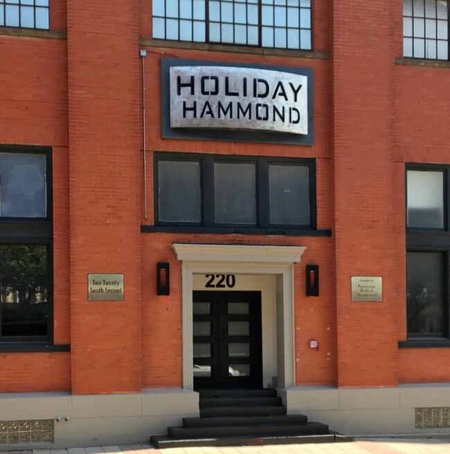 220 S 2nd St, Waco, TX 76701