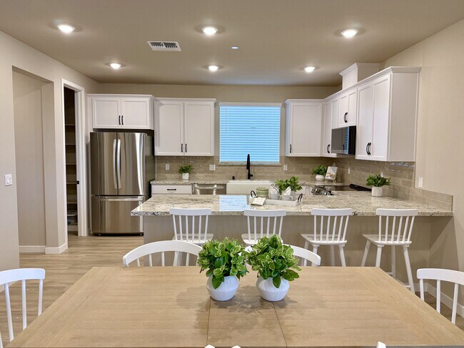 1355 Winterhart St, Galt, CA 95632 - photo 4