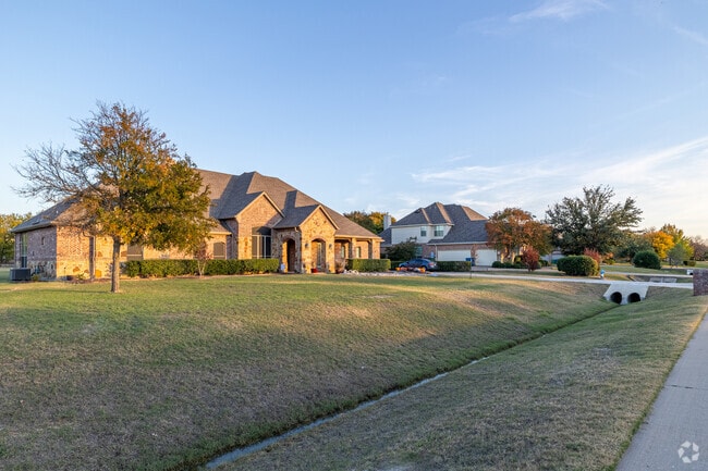 Large front yards are common to see when in Parker.