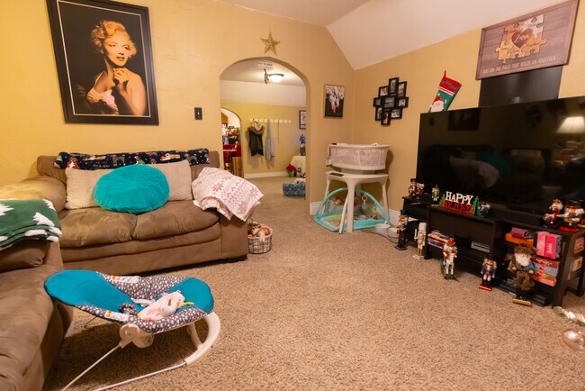 323 N Bennett St unit 323.5 Upper, Appleton, WI 54914 - photo 4